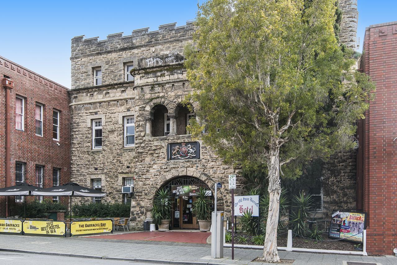 The Old Swan Barracks Hostel Пърт Екстериор снимка